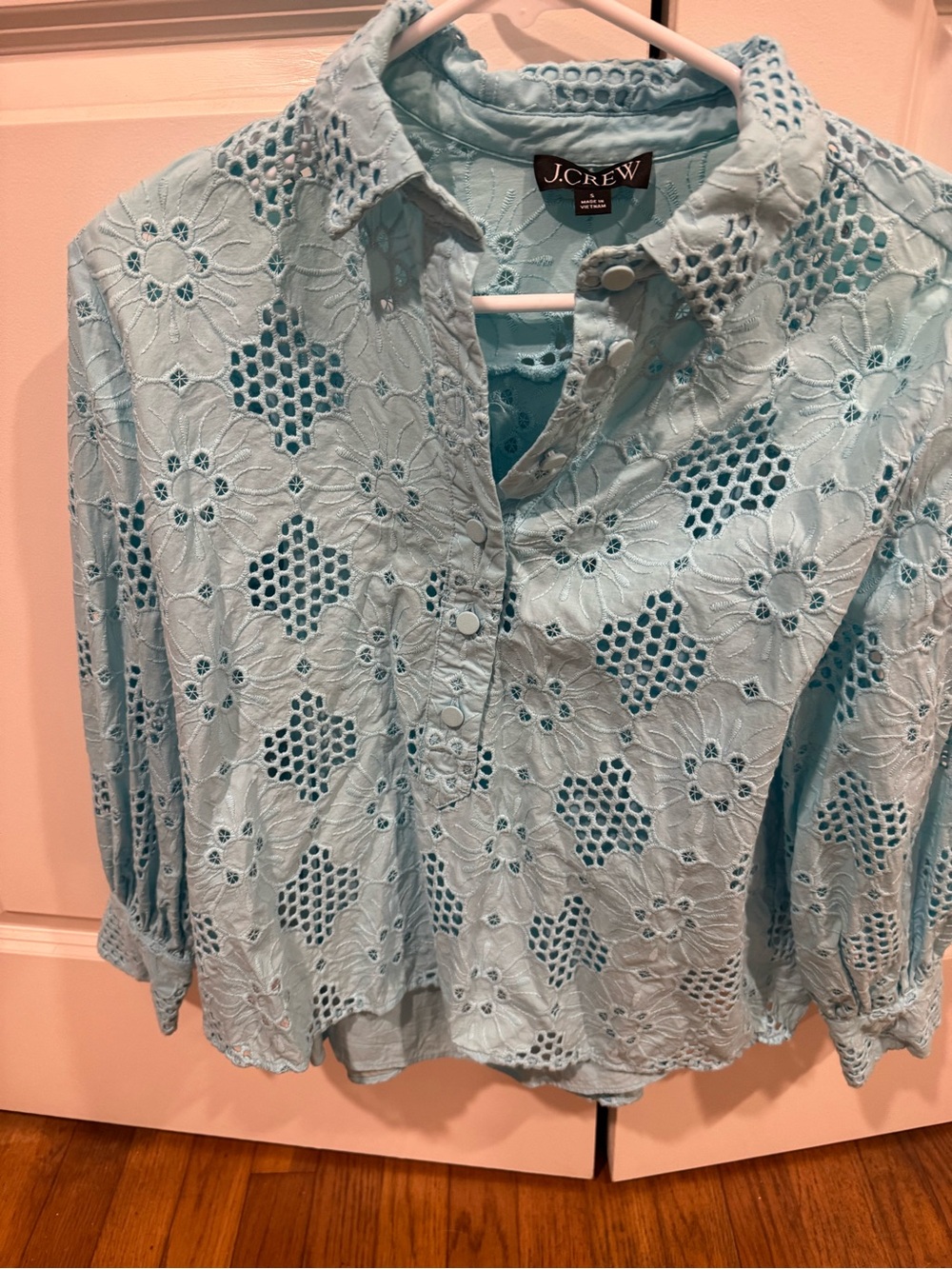 J. Crew S Women's Light Aqua Blue Eyelet Button-Front Top